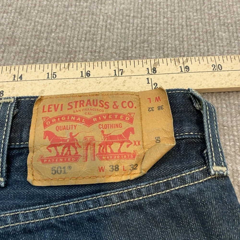 Levis 501 Jeans Mens 38x32 Blue Medium Wash Straight Leg 100% Cotton Denim Pants